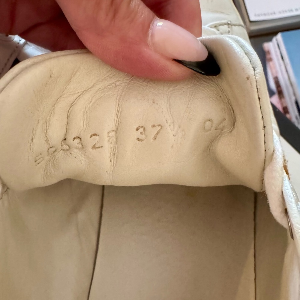 Gucci Women's White and Gold Sneakers - Picture 7 of 15